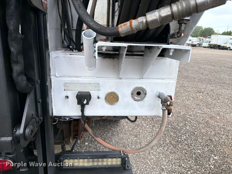 image for item EG9326 2014 Freightliner 108SD Crew Cab utility / service truck