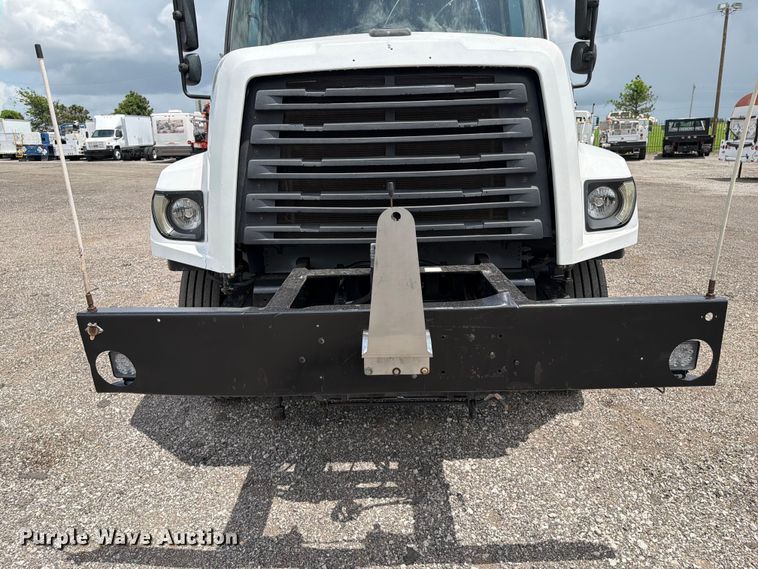 image for item EG9326 2014 Freightliner 108SD Crew Cab utility / service truck