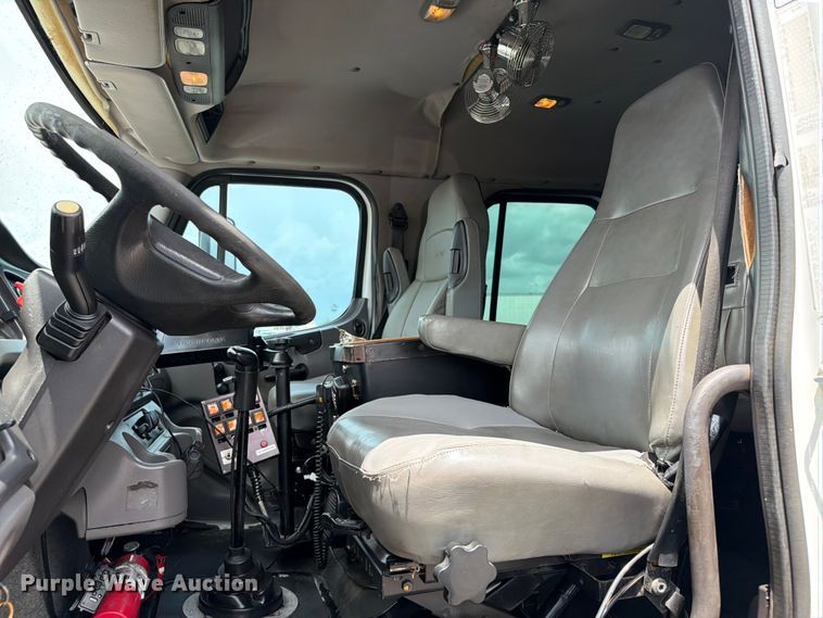 image for item EG9326 2014 Freightliner 108SD Crew Cab utility / service truck