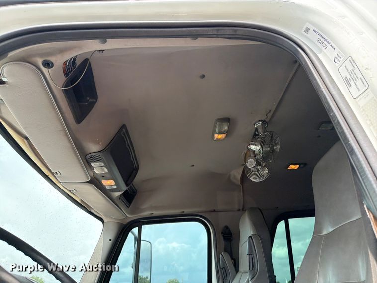 image for item EG9326 2014 Freightliner 108SD Crew Cab utility / service truck