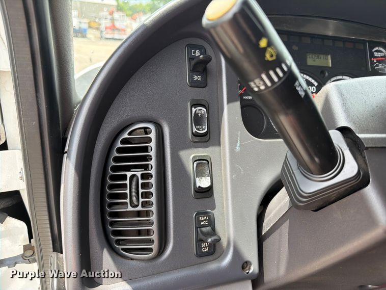 image for item EG9326 2014 Freightliner 108SD Crew Cab utility / service truck