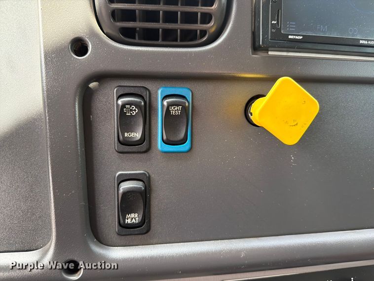 image for item EG9326 2014 Freightliner 108SD Crew Cab utility / service truck