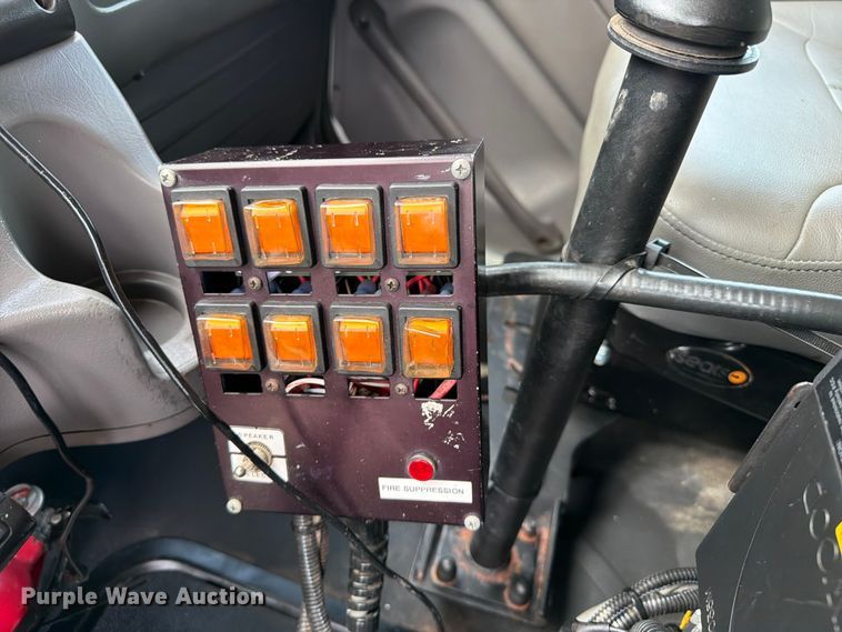 image for item EG9326 2014 Freightliner 108SD Crew Cab utility / service truck