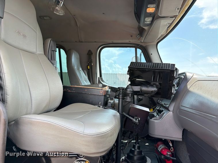 image for item EG9326 2014 Freightliner 108SD Crew Cab utility / service truck