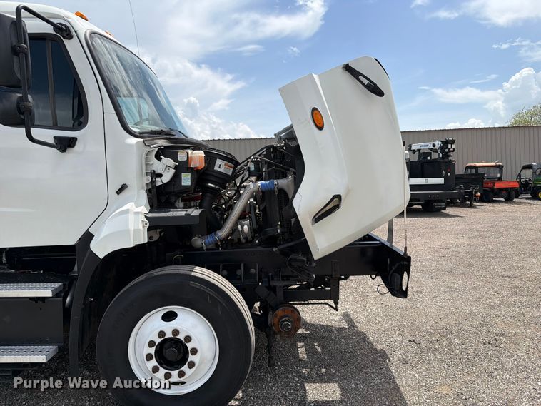 image for item EG9326 2014 Freightliner 108SD Crew Cab utility / service truck