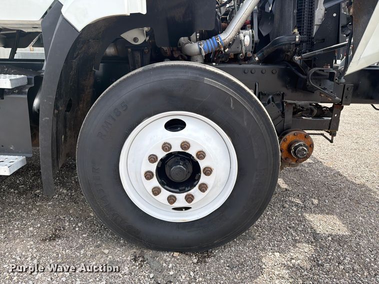 image for item EG9326 2014 Freightliner 108SD Crew Cab utility / service truck