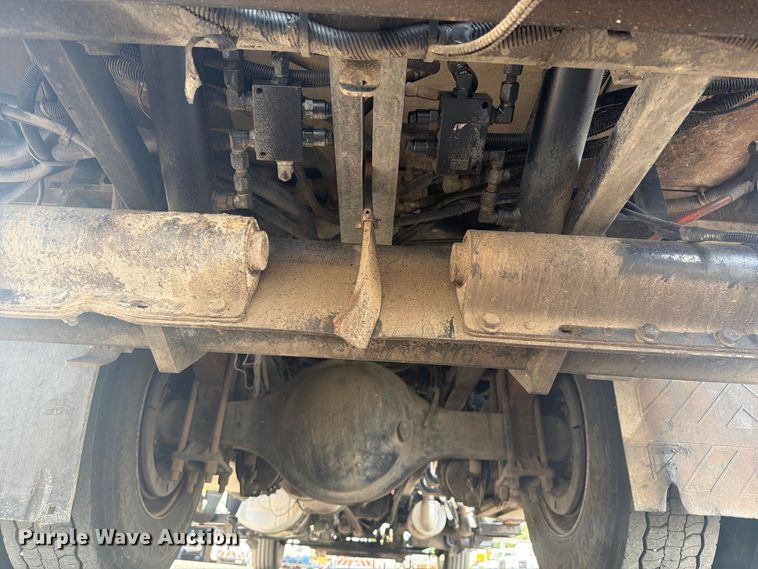 image for item EG9326 2014 Freightliner 108SD Crew Cab utility / service truck