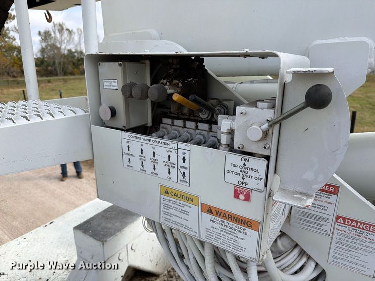 image for item EI7799 2012 International MA025 bucket truck