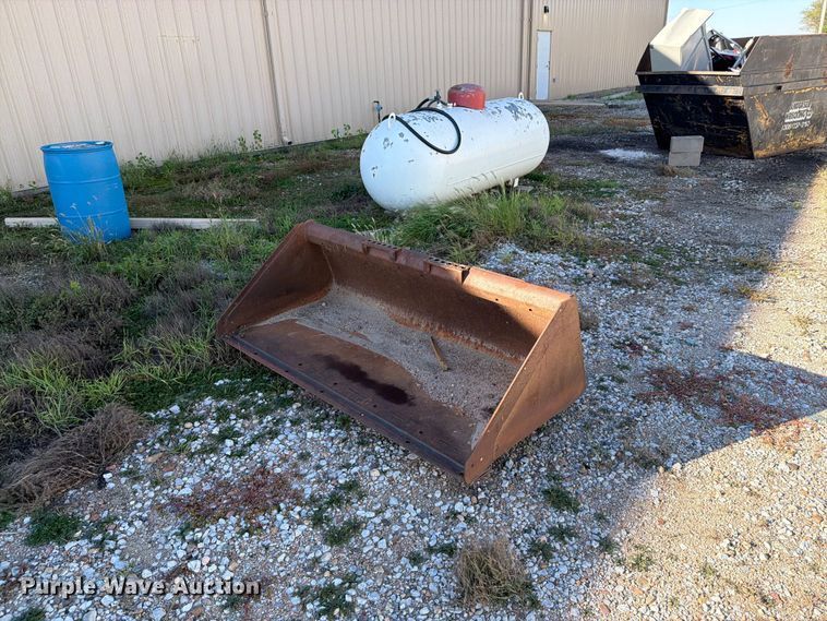 image for item EI7849 skid steer bucket