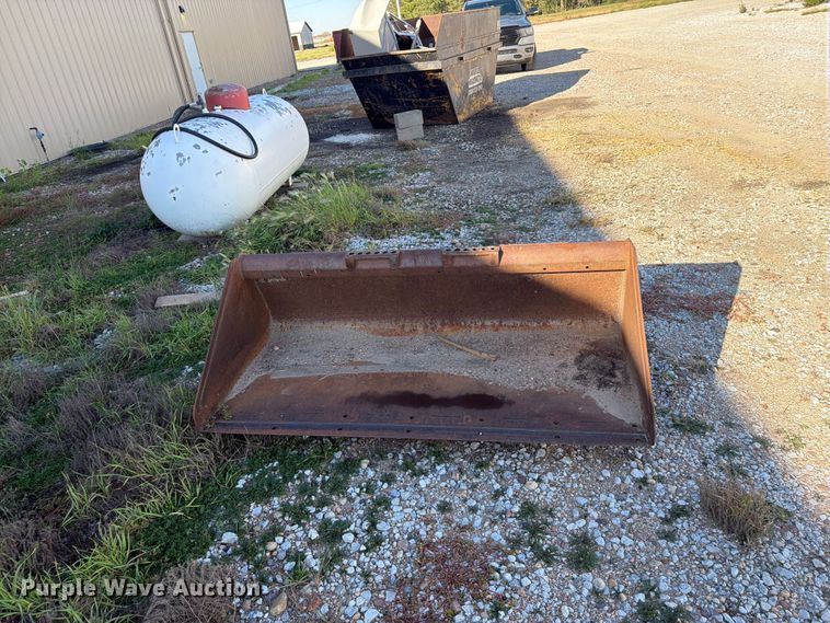 image for item EI7849 skid steer bucket