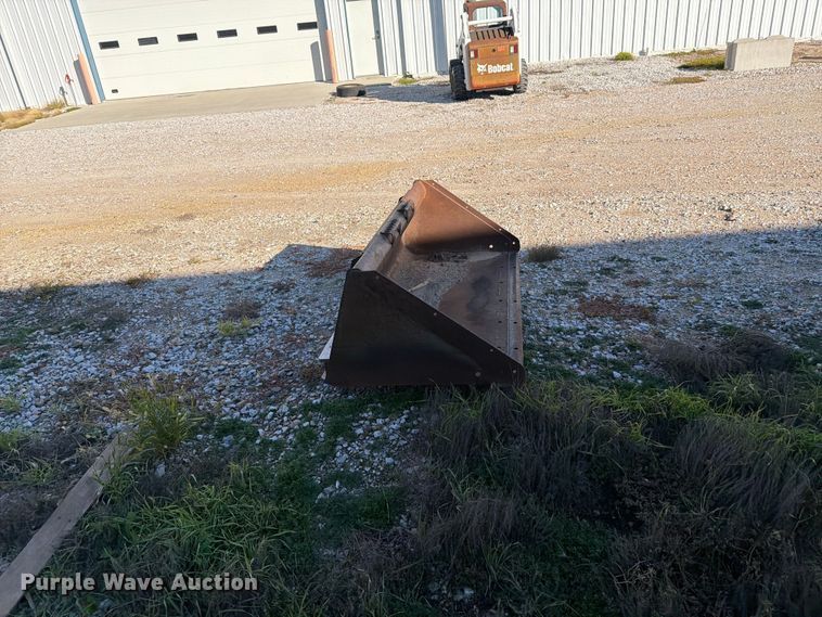 image for item EI7849 skid steer bucket
