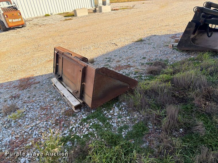 image for item EI7849 skid steer bucket