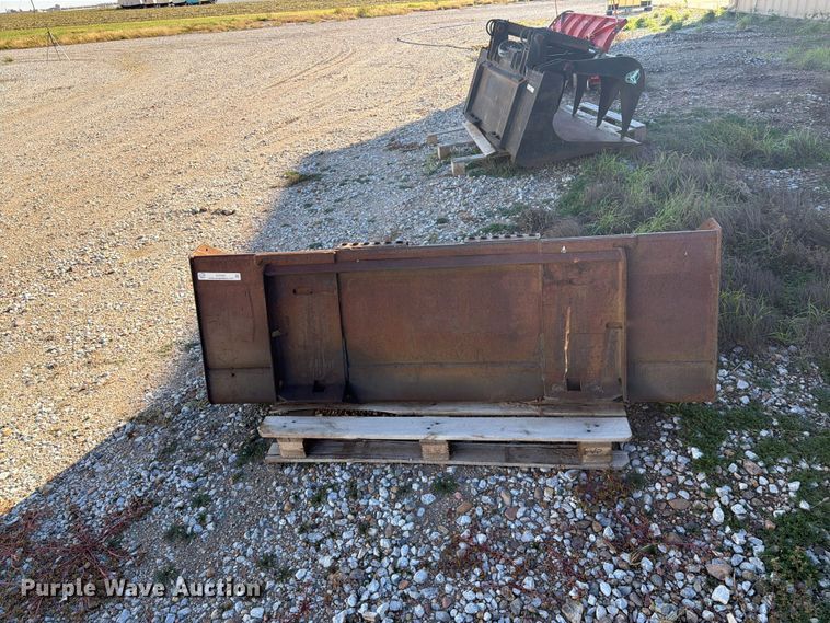 image for item EI7849 skid steer bucket