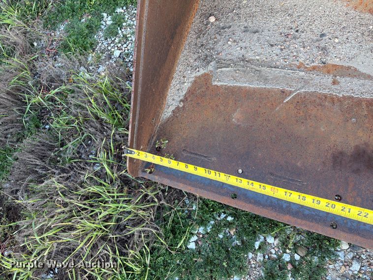 image for item EI7849 skid steer bucket