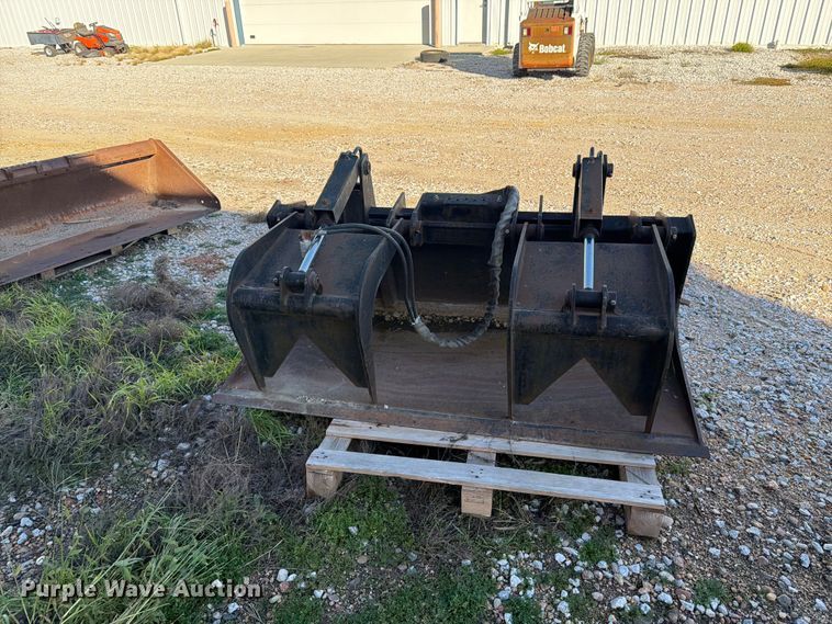 image for item EI7850 skid steer grapple bucket