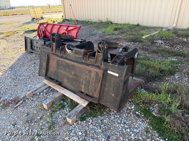 image for item EI7850 skid steer grapple bucket