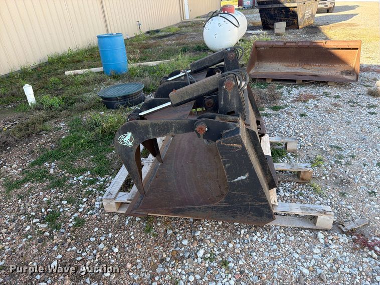 image for item EI7850 skid steer grapple bucket