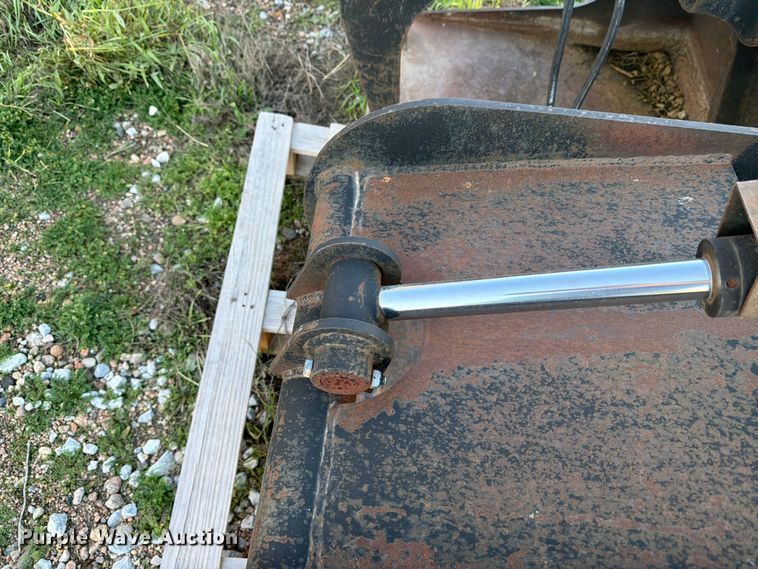 image for item EI7850 skid steer grapple bucket