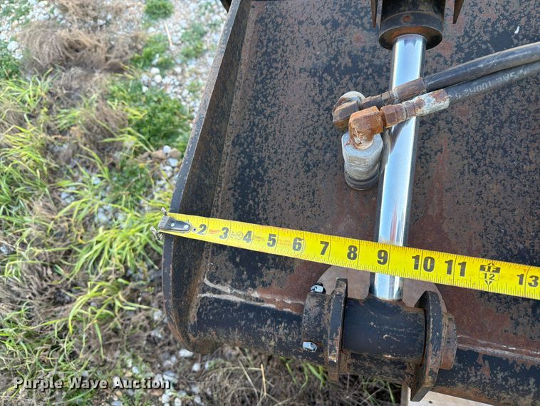image for item EI7850 skid steer grapple bucket