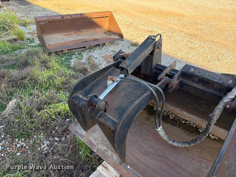 image for item EI7850 skid steer grapple bucket