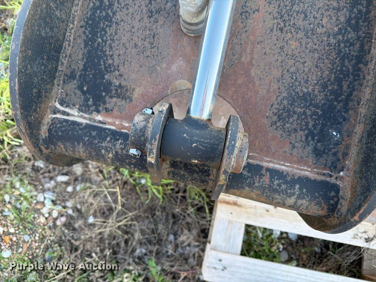 image for item EI7850 skid steer grapple bucket
