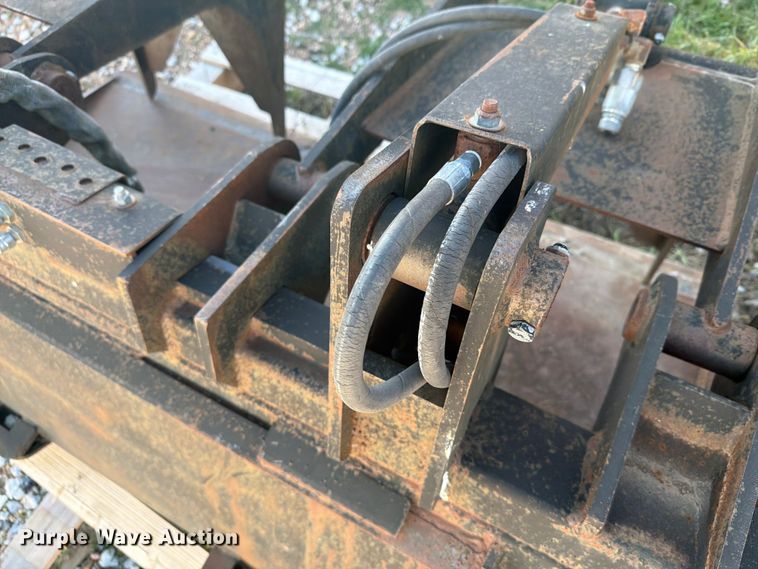 image for item EI7850 skid steer grapple bucket