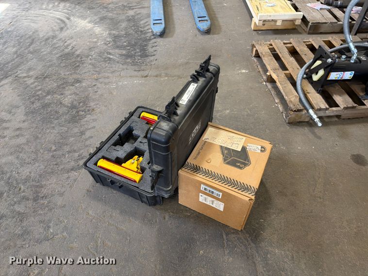 image for item EI7852 Trimble Earthworks Go laser receiver