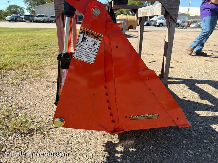 image for item EI7861 Land Pride CB1072 skid steer bucket