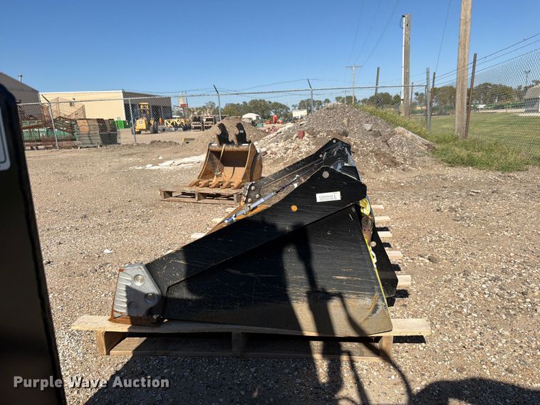 image for item EI7865 Land Pride AP-HD68LLC skid steer bucket