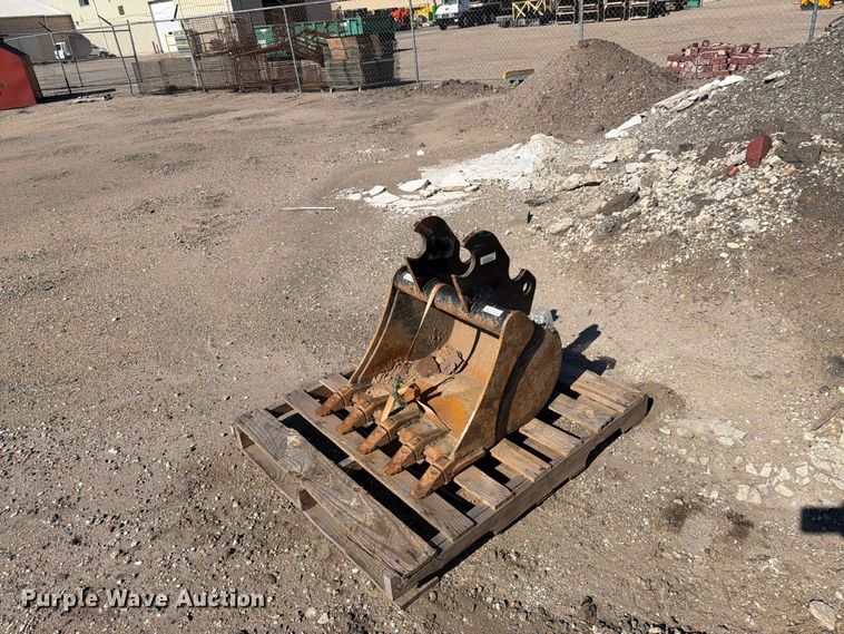 image for item EI7866 Mini excavator bucket