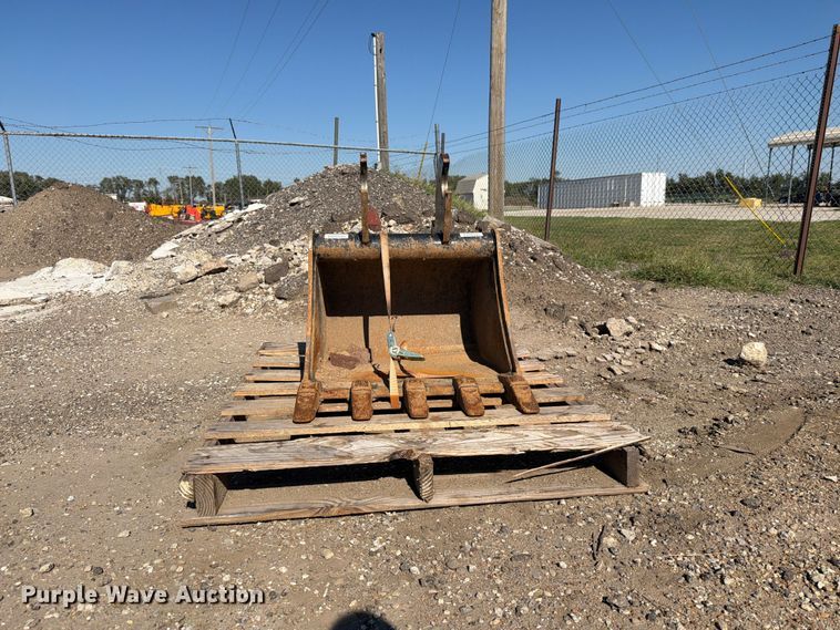 image for item EI7866 Mini excavator bucket