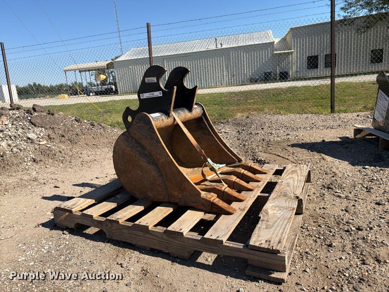 image for item EI7866 Mini excavator bucket