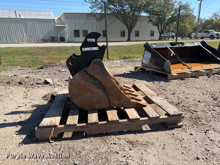 image for item EI7866 Mini excavator bucket