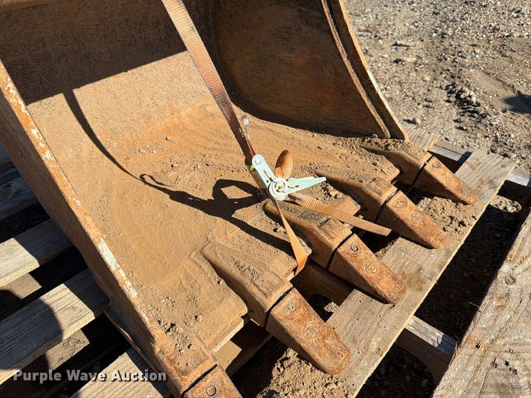image for item EI7866 Mini excavator bucket