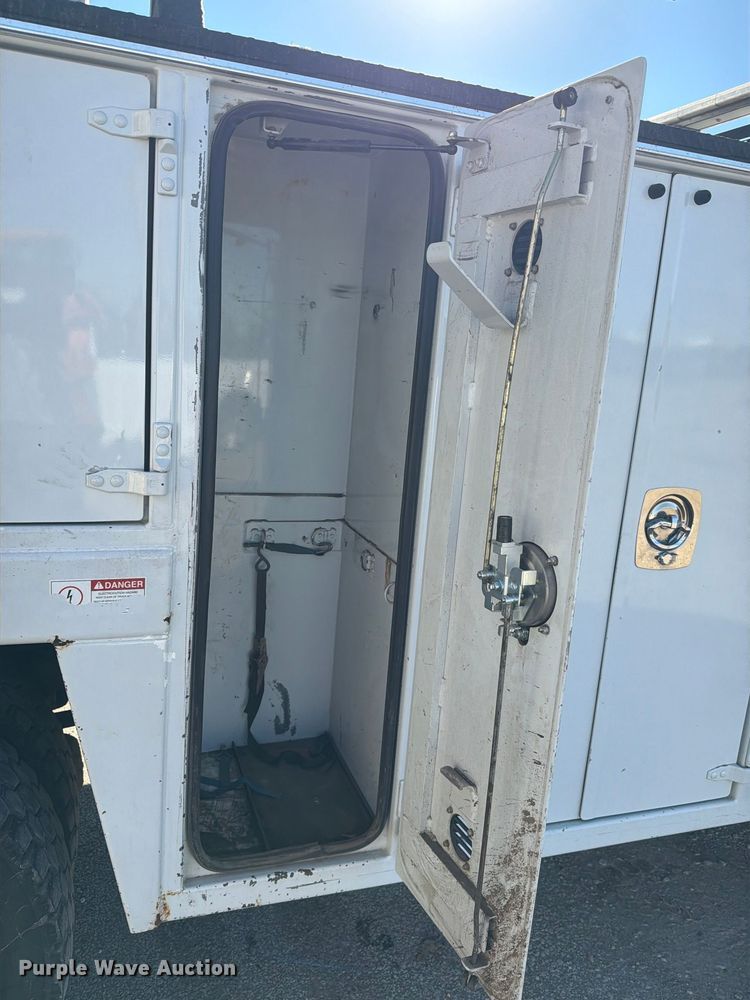 image for item EO8797 2008 Ford F750 Super Duty utility / service truck