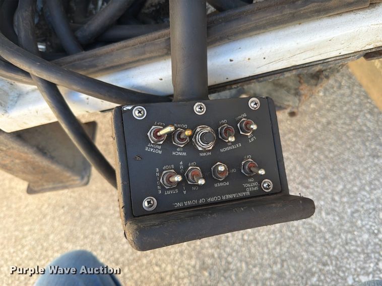 image for item EO8797 2008 Ford F750 Super Duty utility / service truck