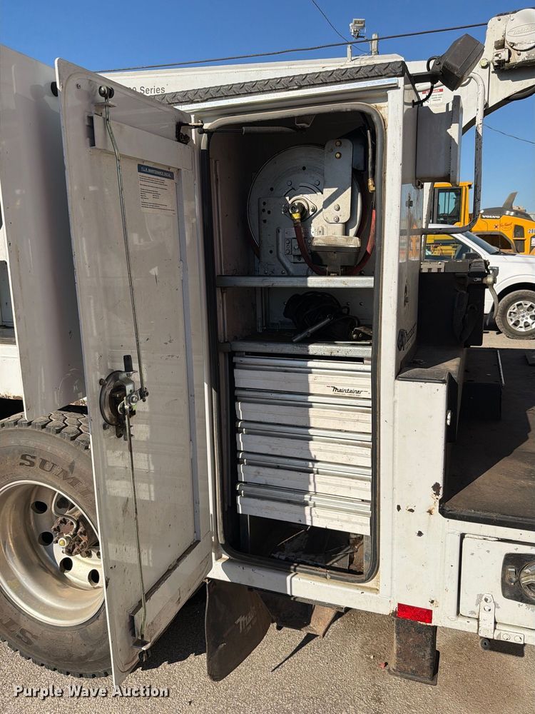 image for item EO8797 2008 Ford F750 Super Duty utility / service truck