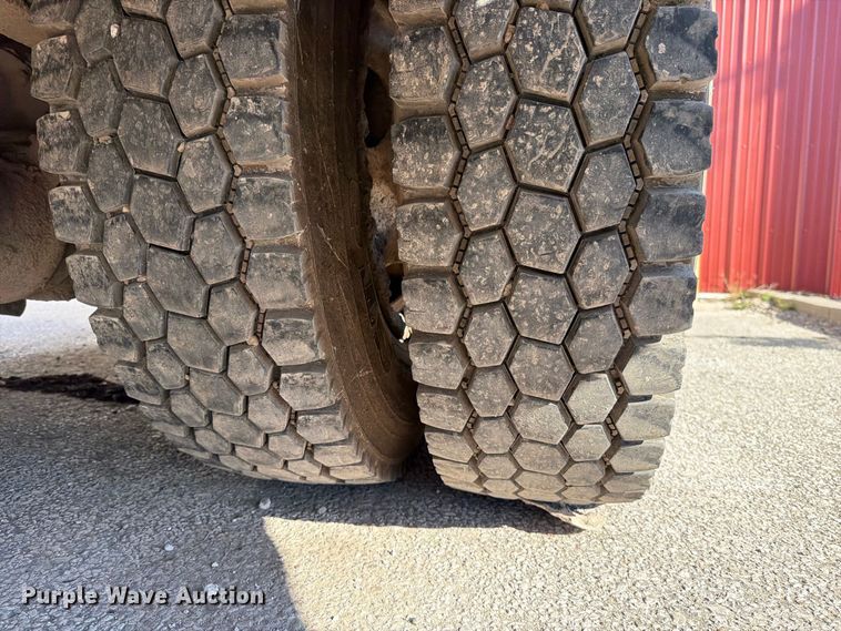 image for item EO8797 2008 Ford F750 Super Duty utility / service truck