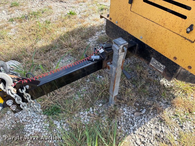 image for item EO8802 2012 Vermeer BC1000XL wood chipper
