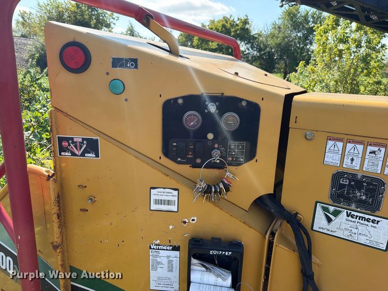 image for item EO8802 2012 Vermeer BC1000XL wood chipper
