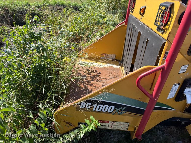 image for item EO8802 2012 Vermeer BC1000XL wood chipper