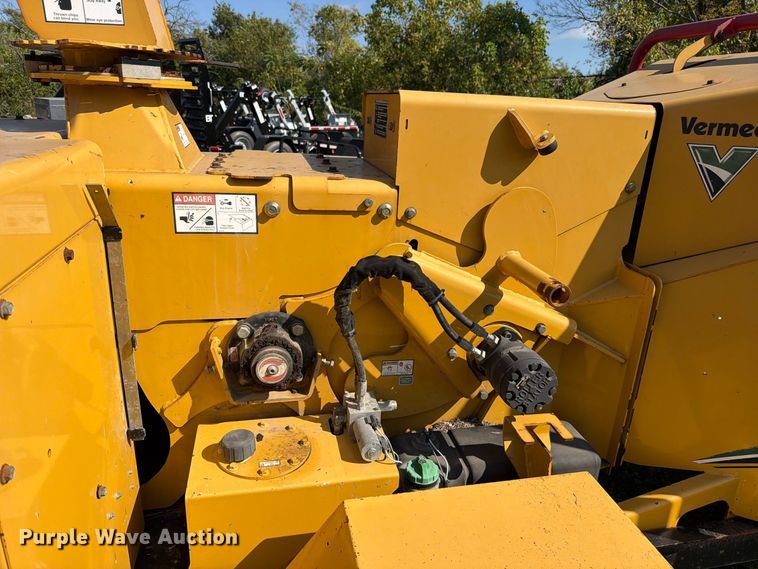 image for item EO8802 2012 Vermeer BC1000XL wood chipper