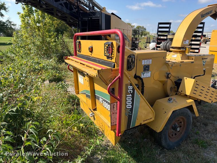 image for item EO8802 2012 Vermeer BC1000XL wood chipper