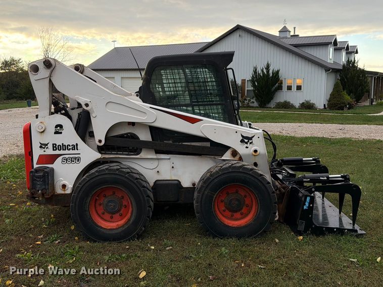 image for item EO8808 2021 Bobcat S850 skid steer loader