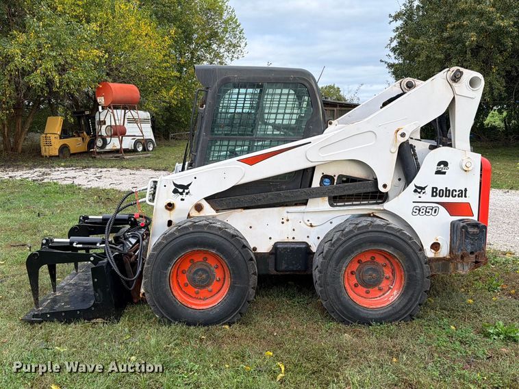 image for item EO8808 2021 Bobcat S850 skid steer loader