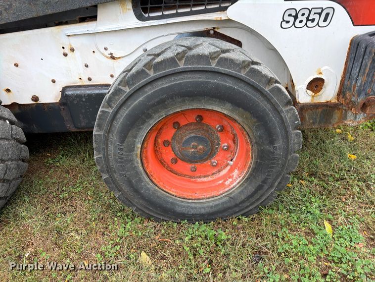 image for item EO8808 2021 Bobcat S850 skid steer loader