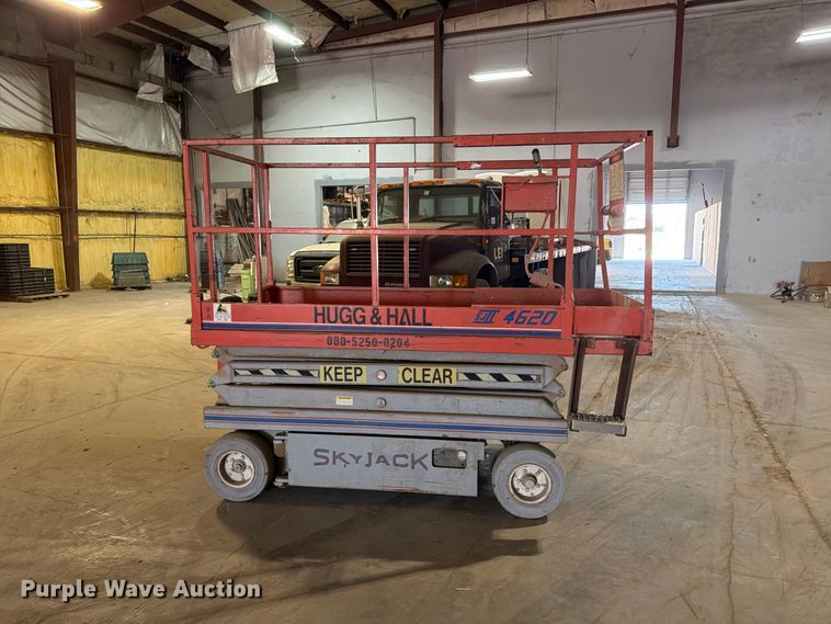 image for item ER3422 Sky Jack SJII 4620 scissor lift