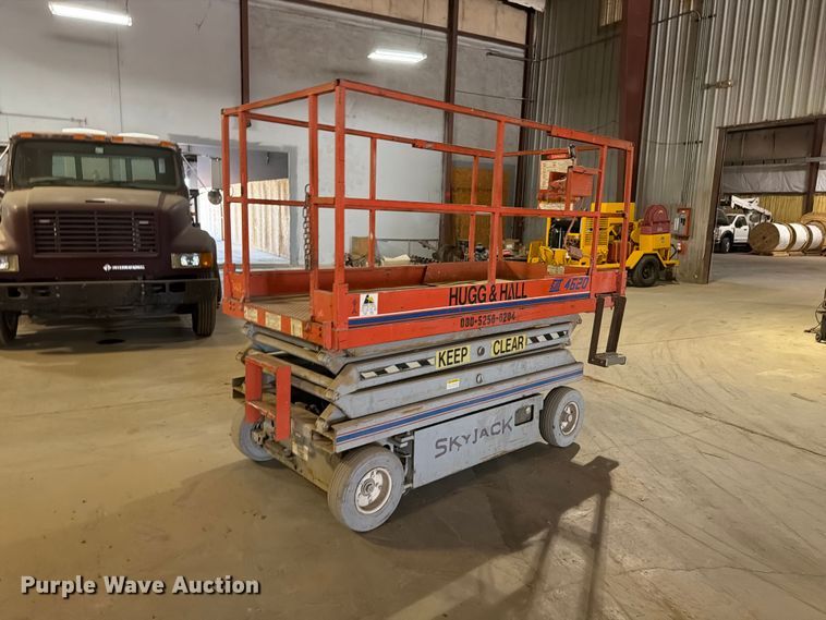image for item ER3422 Sky Jack SJII 4620 scissor lift