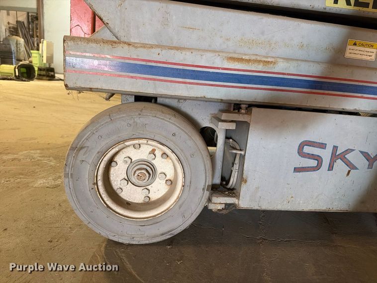 image for item ER3422 Sky Jack SJII 4620 scissor lift