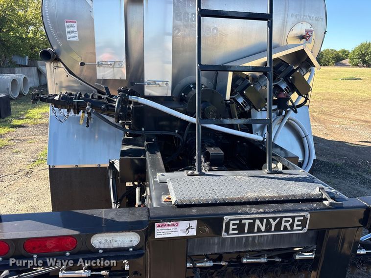 image for item ES8118 2020 Peterbilt 337 oil distributor truck